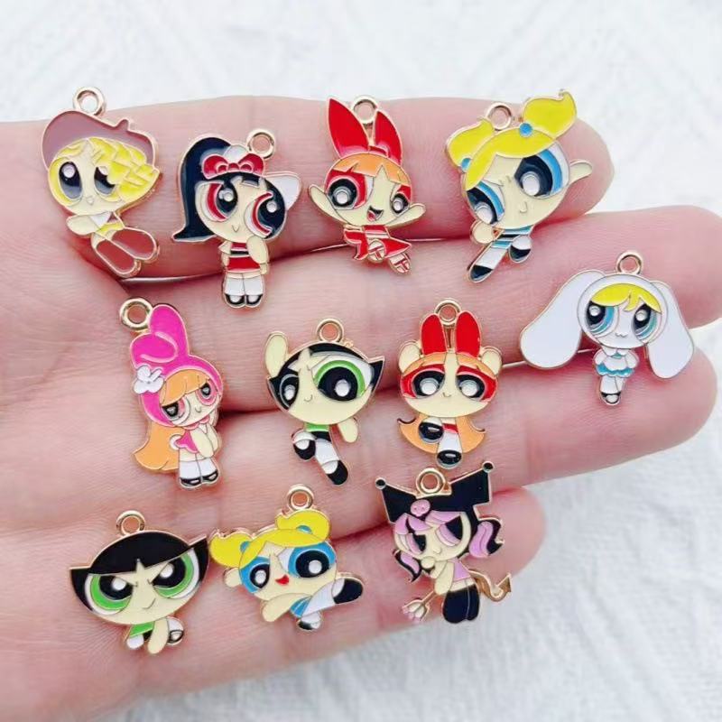 10個入り 合金製オイルドリップ漫画ガールペンダント、DIY - Party Games Girls のレビューと価格